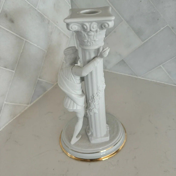 The Romeo and Juliet Candlesticks made of fine porcelain 1986 TheFranklin Mint - Picture 3 of 8